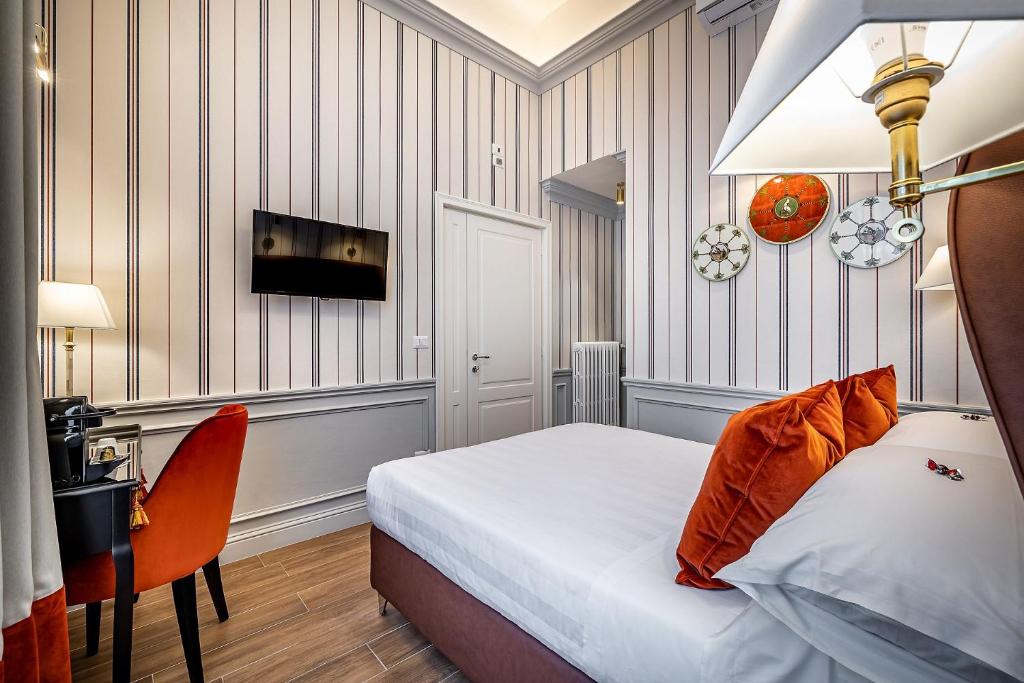 5 Hotel room